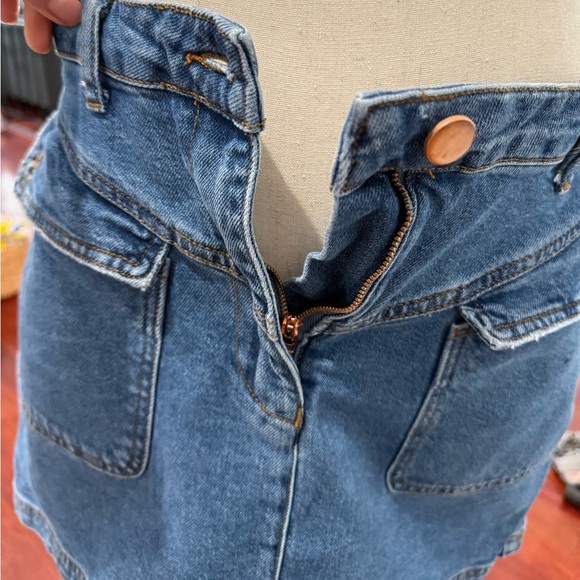 House oh Harlow 1960
ANGLED POCKET DENIM MINI SKIRT - Picture 13 of 14